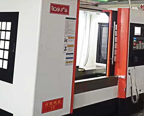 Porcellana centro di lavorazione di CNC di precisione di accuratezza di 0.003mm, una macchina di 3 assi VMC fornitore